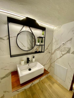Modern Apartment in the heart Vol2